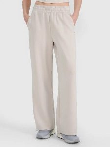 4F Spodnie dresowe w kolorze szarobrązowym rozmiar: L. Szare spodnie dresowe 4f, l, bez wzorów, z bawełny. Za 130,50 zł.