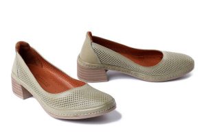ARTIKER RELAKS 52C0615 zielony, czółenka damskie. Zielone czółenka Artiker Relaks, w ażurowe wzory, ze skóry, bez obcasa, na obcasie, bez zapięcia. Za 160,93 zł.