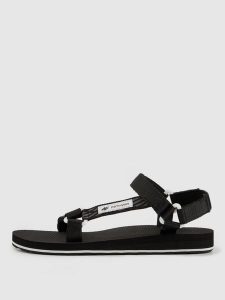 4F Sandały SVING damskie - czarne 37. Czarne sandały 4f, bez wzorów, z gumy, bez obcasa, bez zapięcia. Za 129,99 zł.