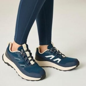 Damskie buty Ravika. Niebieskie buty trekkingowe Regatta, z dzianiny, bez zapięcia. Za 299,99 zł.