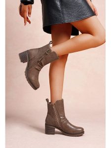 Foreverfolie Botki w kolorze brązowym rozmiar: 36. Brązowe botki Foreverfolie, bez wzorów, bez obcasa, bez zapięcia. Za 130,99 zł.