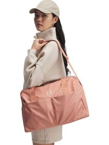 Under Armour Torba sportowa w kolorze jasnoróżowym - 26 l rozmiar: onesize. Różowe torby podróżne i sportowe Under Armour, bez wzorów, z materiału, na ramię. Za 153,71 zł.