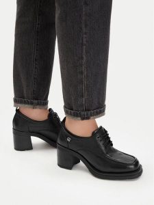 G-Star Raw Półbuty CEO-WI34-TRUST-03 Czarny. Czarne czółenka G-Star, bez wzorów, ze skóry, bez obcasa, na obcasie, bez zapięcia. Za 239,99 zł.