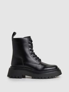 Pepe Jeans FOOTWEAR Botki "Queen Bass" w kolorze czarnym rozmiar: 38. Czarne botki Pepe Jeans FOOTWEAR, bez wzorów, z jeansu, bez obcasa, bez zapięcia. Za 281,10 zł.