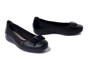 RIEKER L9366-00 schwarz, baleriny damskie. Czarne balerinki Rieker, bez wzorów, bez obcasa, bez zapięcia. Za 299,90 zł.