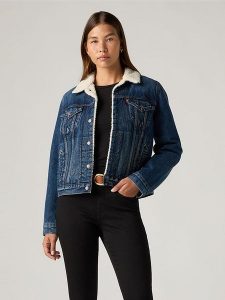Levi's Kurtka dżinsowa w kolorze niebieskim rozmiar: M. Niebieskie kurtki Levi's®, m, bez wzorów, z bawełny, bez kaptura. Za 241,63 zł.