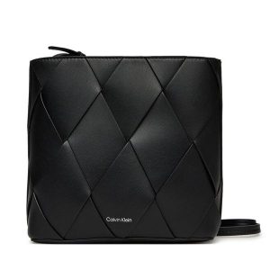Torebka Calvin Klein. Czarne listonoszki Calvin Klein, bez wzorów, bez dodatków. Za 329,99 zł.