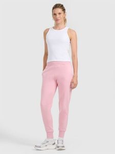 4F Spodnie dresowe joggery damskie - różowe L. Czerwone spodnie dresowe 4f, l, bez wzorów, z bawełny. W wyprzedaży za 79,99 zł.