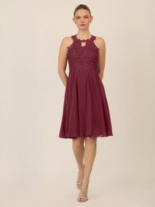 APART Sukienka w kolorze bordowym rozmiar: 38. Czerwone sukienki Apart, bez wzorów, z koronki, bez kołnierzyka, bez ramiączek, midi. Za 252,99 zł.