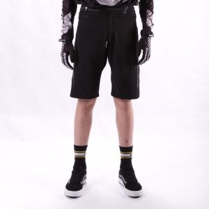 Szorty Stay Strong V2 race. Czarne szorty STAY STRONG, bez wzorów. W wyprzedaży za 263,45 zł.