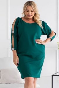 Sukienka na wesele plus size MARTINA kryształki na rękawkach butelkowa zieleń. Zielone sukienki KARKO, na co dzień, plus size, bez wzorów, z elastanu, eleganckie, bez kołnierzyka, plus size, bez ramiączek, maxi, dla puszystych. Za 89,50 zł.