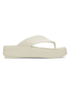 Crocs Japonki "Getaway Groove" w kolorze beżowym rozmiar: 39/40. Brązowe klapki Crocs, bez wzorów, z otwartym noskiem, bez obcasa, na platformie. Za 162,49 zł.