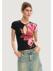 Desigual T-Shirt TS_DUBLIN Czarny Casual Fit. Czarne t-shirty Desigual, s, bez wzorów, bez kołnierzyka, bez ramiączek. Za 209,99 zł.