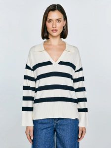 Sweter damski polo w pasy kremowo-czarne Alina 100. Białe swetry klasyczne Big Star, l, z wiskozy, bez kołnierzyka. Za 199,99 zł.