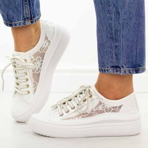 Białe przewiewne trampki damskie Lee Cooper 4480. Białe trampki Lee Cooper, bez wzorów, z jeansu, bez zapięcia. Za 159,00 zł.