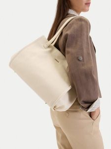 MEXX Torebka EO-MEXX-B-002-09 Écru. Torebki klasyczne Mexx, bez wzorów, z materiału, bez dodatków. Za 269,99 zł.