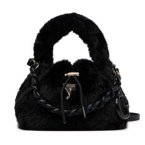 Torebka Guess. Czarne torebki klasyczne Guess, z aplikacjami, bez dodatków. Za 264,99 zł.