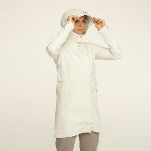 Undyed Parka Rain Jacket Women. Białe kurtki AGU, bez wzorów, z materiału, bez kaptura. Za 489,00 zł.