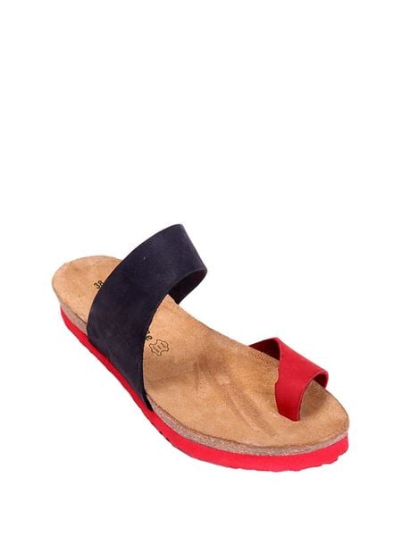 Comfortfusse Skórzane klapki w kolorze czarno-czerwonym rozmiar: 42. Czarne klapki Comfortfüße, bez wzorów, z nubiku, z otwartym noskiem, bez obcasa. Za 217,99 zł.