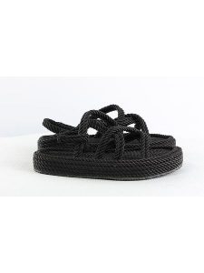 Foreverfolie Sandały w kolorze czarnym rozmiar: 37. Czarne sandały Foreverfolie, bez wzorów, z otwartym noskiem, bez obcasa, na platformie, bez zapięcia. Za 78,47 zł.