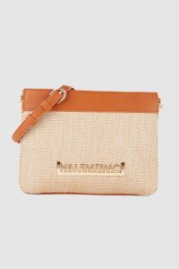 VALENTINO Brązowa torebka Copacaban Crossbody. Brązowe listonoszki Valentino by Mario Valentino, bez wzorów, małe, bez dodatków. W wyprzedaży za 399,99 zł.