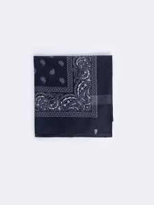 Apaszka unisex typu bandana granatowa Bandi 403. Niebieskie apaszki i chusty Big Star, z aplikacjami, z bawełny, retro. W wyprzedaży za 39,99 zł.