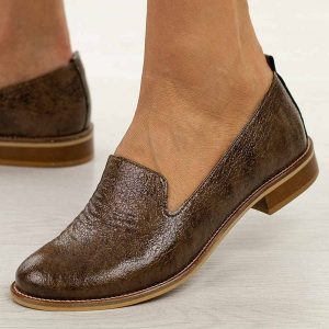 Brązowe skórzane Polskie półbuty damskie Deoni 044. Brązowe półbuty Deoni, na jesień, bez wzorów, ze skóry, z okrągłym noskiem, bez obcasa, na płaskiej podeszwie, bez zapięcia. Za 429,00 zł.