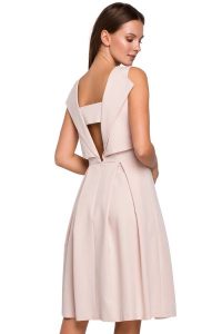 Elegancka rozkloszowana sukienka z dekoltem na plecach beż. Sukienki Sukienki.shop, do pracy, l, bez wzorów, biznesowe, bez kołnierzyka, bez ramiączek, midi, rozkloszowane. W wyprzedaży za 237,00 zł.