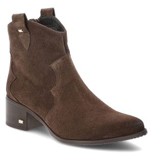 Brązowe Kowbojki Karino Stylowe Obuwie Damskie w Stylu Boho. Brązowe buty zimowe Karino, z weluru, bez obcasa, na obcasie, bez zapięcia. Za 475,99 zł.