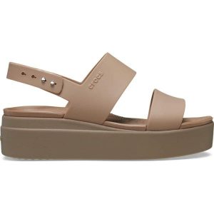 Sandały dmaskie Crocs BROOKLYN LOW WEDGE. Brązowe sandały Crocs, bez wzorów, bez obcasa, bez zapięcia. Za 259,99 zł.