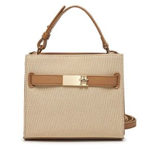 Torebka Tommy Hilfiger. Brązowe torebki klasyczne TOMMY HILFIGER, bez wzorów, bez dodatków. Za 319,99 zł.