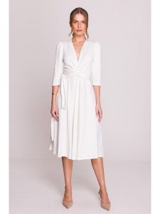 Stylove Sukienka w kolorze kremowym rozmiar: L. Brązowe sukienki Stylove, l, bez wzorów, bez kołnierzyka, bez ramiączek, midi. Za 264,99 zł.