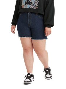 Levi´s Szorty dżinsowe w kolorze granatowym rozmiar: W42. Niebieskie szorty z aplikacjami, klasyczne, z podwyższonym stanem. Za 56,39 zł.