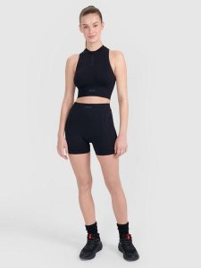 4F Legginsy krótkie bezszwowe treningowe damskie - czarne M/L. Czarne legginsy 4f, bez wzorów, z dzianiny, z podwyższonym stanem, krótkie. W wyprzedaży za 59,99 zł.