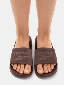 Reebok Klapki CEO-SS26-3C043-W Brązowy. Brązowe klapki Reebok, bez wzorów, ze skóry, bez obcasa. Za 99,99 zł.