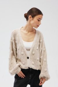 Kardigan zapinany na guziki w kolorze LIGHT BEIGE - BUBLE-UNI. Brązowe kardigany Marsala, z jeansu. Za 349,90 zł.