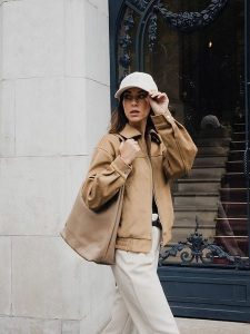 Maison héritage PARIS Skórzany shopper bag "Kira" w kolorze beżowym - 35 x 32 x 13 cm rozmiar: onesize. Brązowe shopper bag Maison héritage PARIS, bez wzorów, z materiału, na ramię, bez dodatków. Za 369,99 zł.