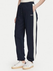 Guess Spodnie dresowe V6YB09 K4292 Granatowy Regular Fit. Niebieskie spodnie dresowe Guess, m, z aplikacjami, z bawełny. Za 394,99 zł.
