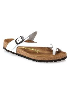 Comfortfusse Skórzane japonki w kolorze białym rozmiar: 35. Białe klapki Comfortfüße, bez wzorów, z otwartym noskiem, bez obcasa. Za 249,95 zł.