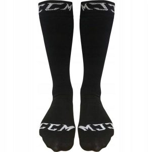 Skarpety hokejowe dla dorosłych CCM Hockey Socks Basic Black. Czarne skarpetki CCM, bez wzorów. Za 59,99 zł.