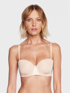 Chantelle Biustonosz bardotka Essential C15G50 Beżowy. Brązowe biustonosze Chantelle, bez wzorów, z syntetyku. Za 229,99 zł.