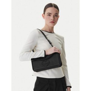 Torebka LOVE MOSCHINO. Czarne torebki klasyczne LOVE MOSCHINO, bez wzorów, bez dodatków. Za 664,99 zł.