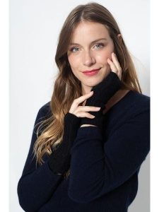 Perfect Cashmere Kaszmirowe mitenki "Jelo" w kolorze czarnym rozmiar: onesize. Czarne rękawiczki Perfect Cashmere, bez wzorów, z kaszmiru. Za 143,99 zł.