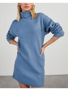 Milan Kiss Sukienka dzianinowa w kolorze błękitnym rozmiar: XL. Niebieskie sukienki Milan Kiss, na co dzień, xl, bez wzorów, z dzianiny, bez kołnierzyka, bez ramiączek, mini, proste. Za 165,99 zł.