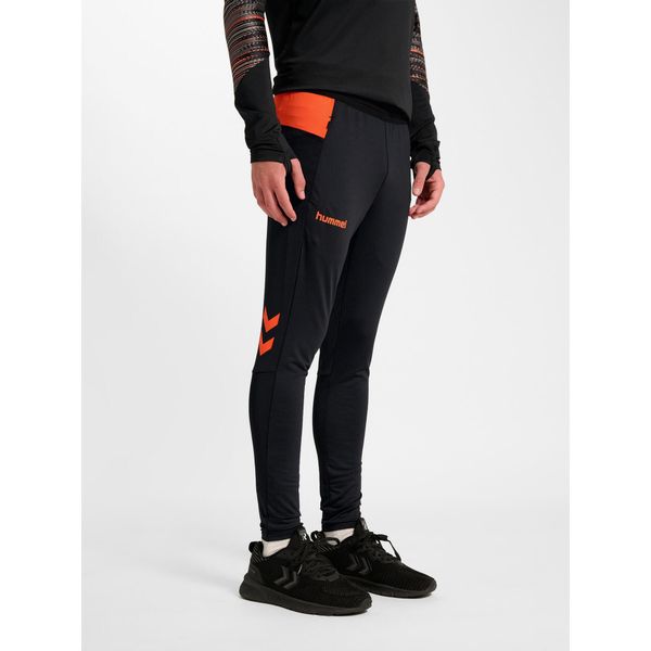 Spodnie dresowe Hummel Blaze Pro. Brązowe spodnie dresowe Hummel, bez wzorów, z dresówki. Za 217,00 zł.