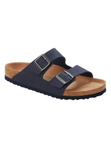 Birkenstock Klapki w kolorze niebieskim rozmiar: 42. Niebieskie klapki Birkenstock, bez wzorów, z otwartym noskiem, bez obcasa. Za 350,56 zł.