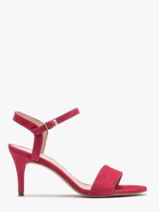 Sandały w kolorze fuksji na szpilce. Fioletowe sandały Ryłko, bez wzorów, ze skóry, bez obcasa, na szpilce, bez zapięcia. W wyprzedaży za 199,99 zł.