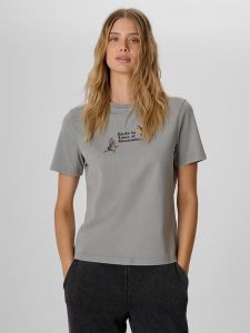 4F T-shirt loose z nadrukiem damski - szary L. Szare t-shirty 4f, l, bez wzorów, z bawełny, bez kołnierzyka, bez ramiączek. Za 79,99 zł.