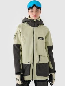 4F Kurtka snowboardowa membrana 10000 damska - oliwkowa/khaki L. Brązowe kurtki 4f, na zimę, l, bez wzorów, z dzianiny, z kapturem. W wyprzedaży za 399,99 zł.