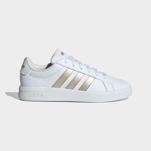 Sneakersy damskie ADIDAS Grand Court Base 3.0. Białe buty sportowe ADIDAS, bez wzorów, z kauczuku, bez zapięcia. Za 249,99 zł.